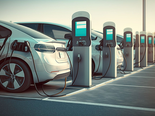 Des bornes de recharge écologiques équipées d'énergies renouvelables et de véhicules électriques